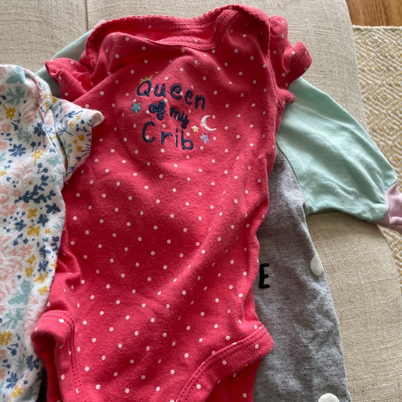 Lot of 31 newborn Infant Girl Sleepers and Onesies Gently Used Condition! - Picture 5 of 9